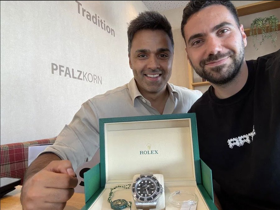 Ilkan beim Rolex-Verkauf bei Juwelier Alb
